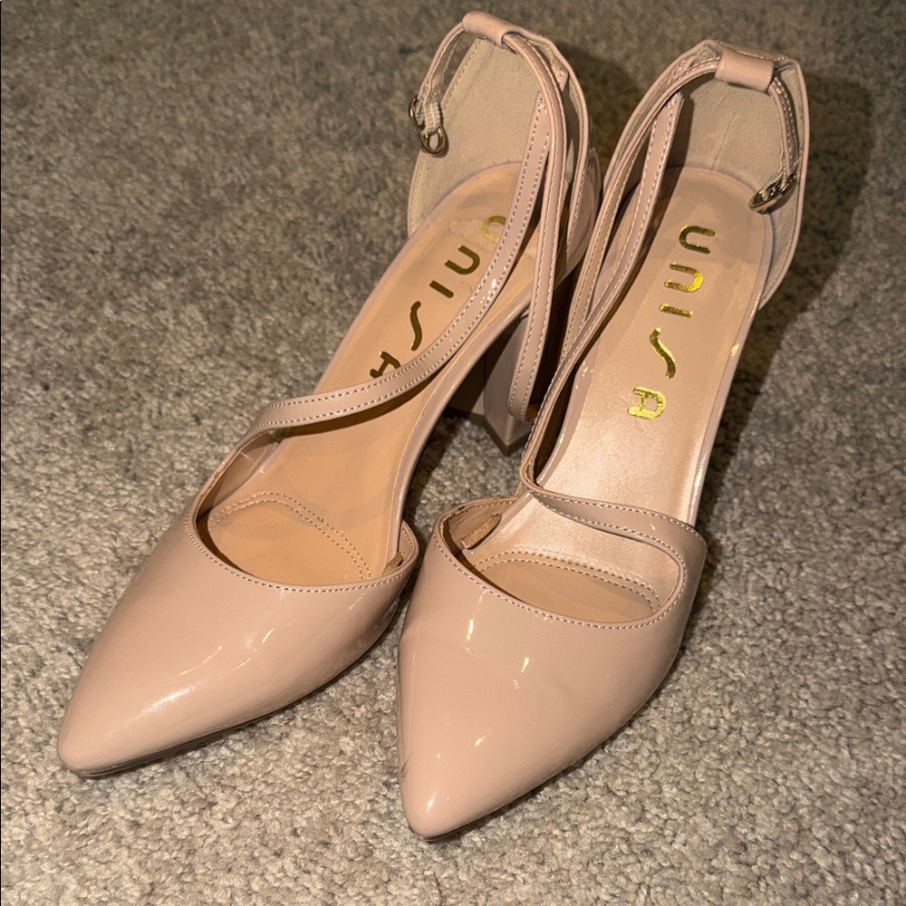 Elegant tan color high heels - Size 7